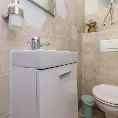 Pet Friendly In With Wifi Holiday home Drage