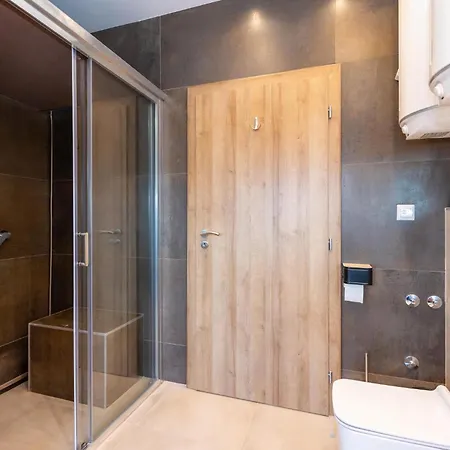 Front In With Sauna Drage