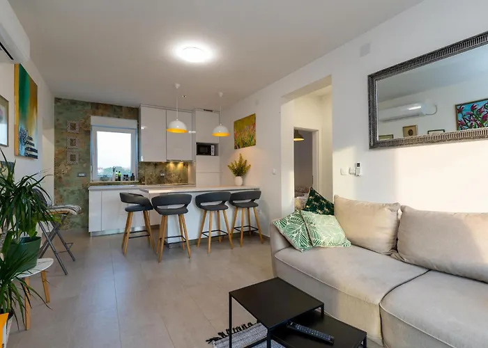 Pet Friendly In With Wifi Holiday home Drage